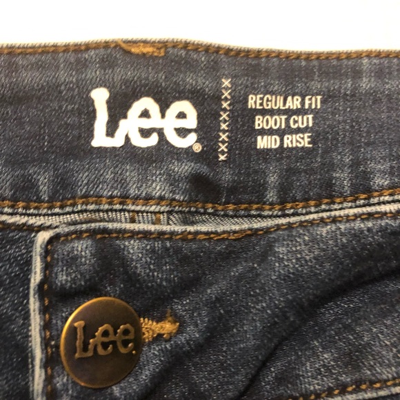 Woman’s plus-size Lee regular fit ,boot cut , midrise jeans size 24w P - Picture 4 of 8